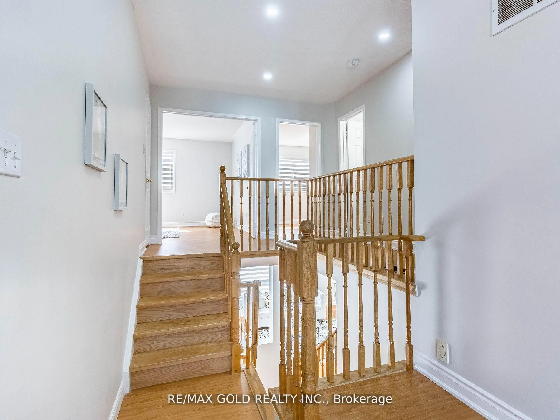 Photo 28 of 10 Chestermere Crescent, Brampton, Fletcher's Meadow — HOMEH