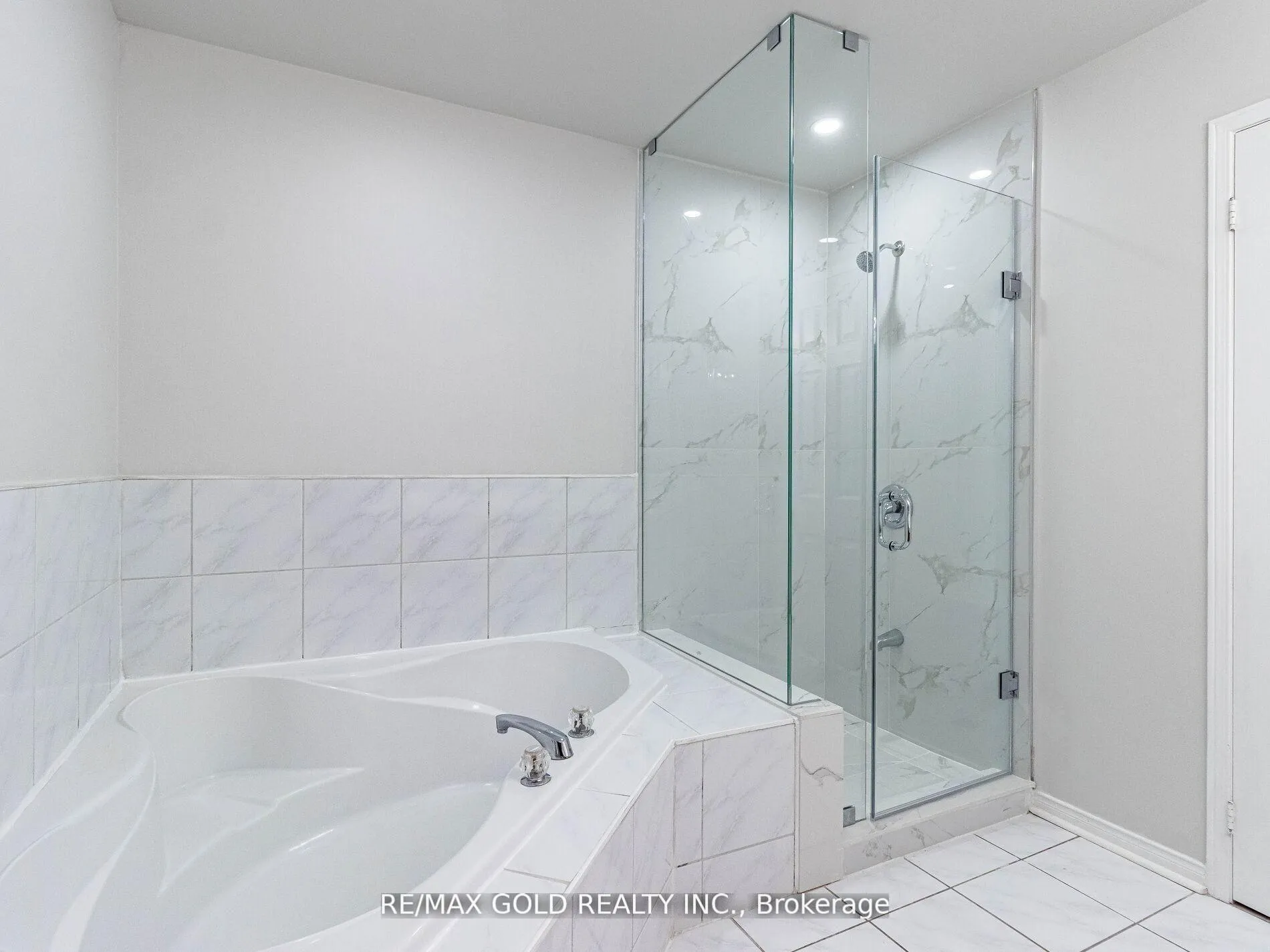 Photo 33 of 10 Chestermere Crescent, Brampton, Fletcher's Meadow — HOMEH