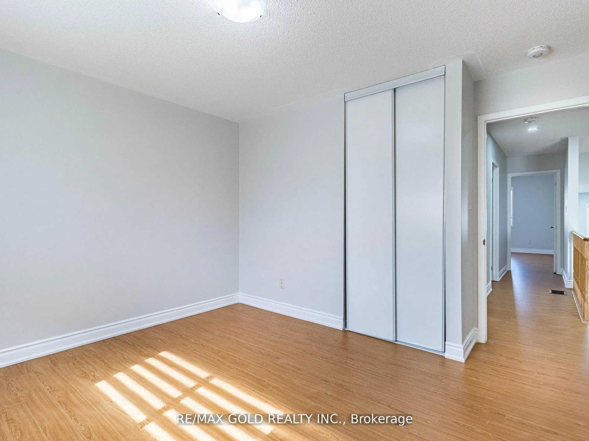 Photo 36 of 10 Chestermere Crescent, Brampton, Fletcher's Meadow — HOMEH