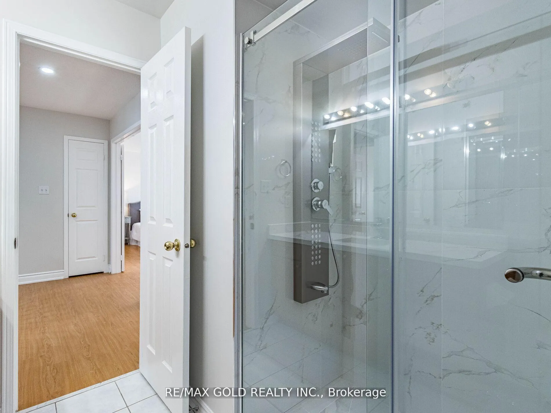 Photo 38 of 10 Chestermere Crescent, Brampton, Fletcher's Meadow — HOMEH