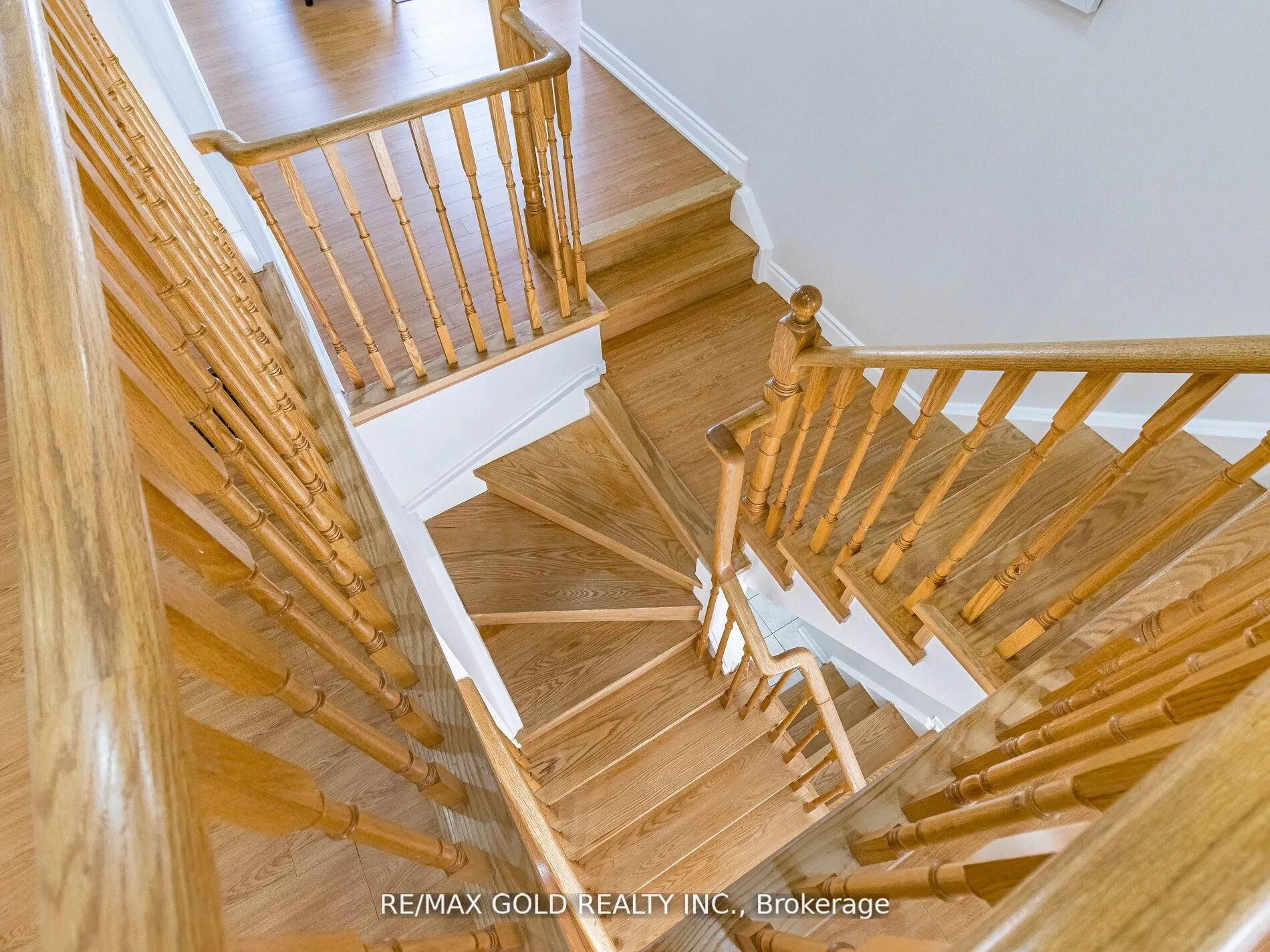 Photo 40 of 10 Chestermere Crescent, Brampton, Fletcher's Meadow — HOMEH