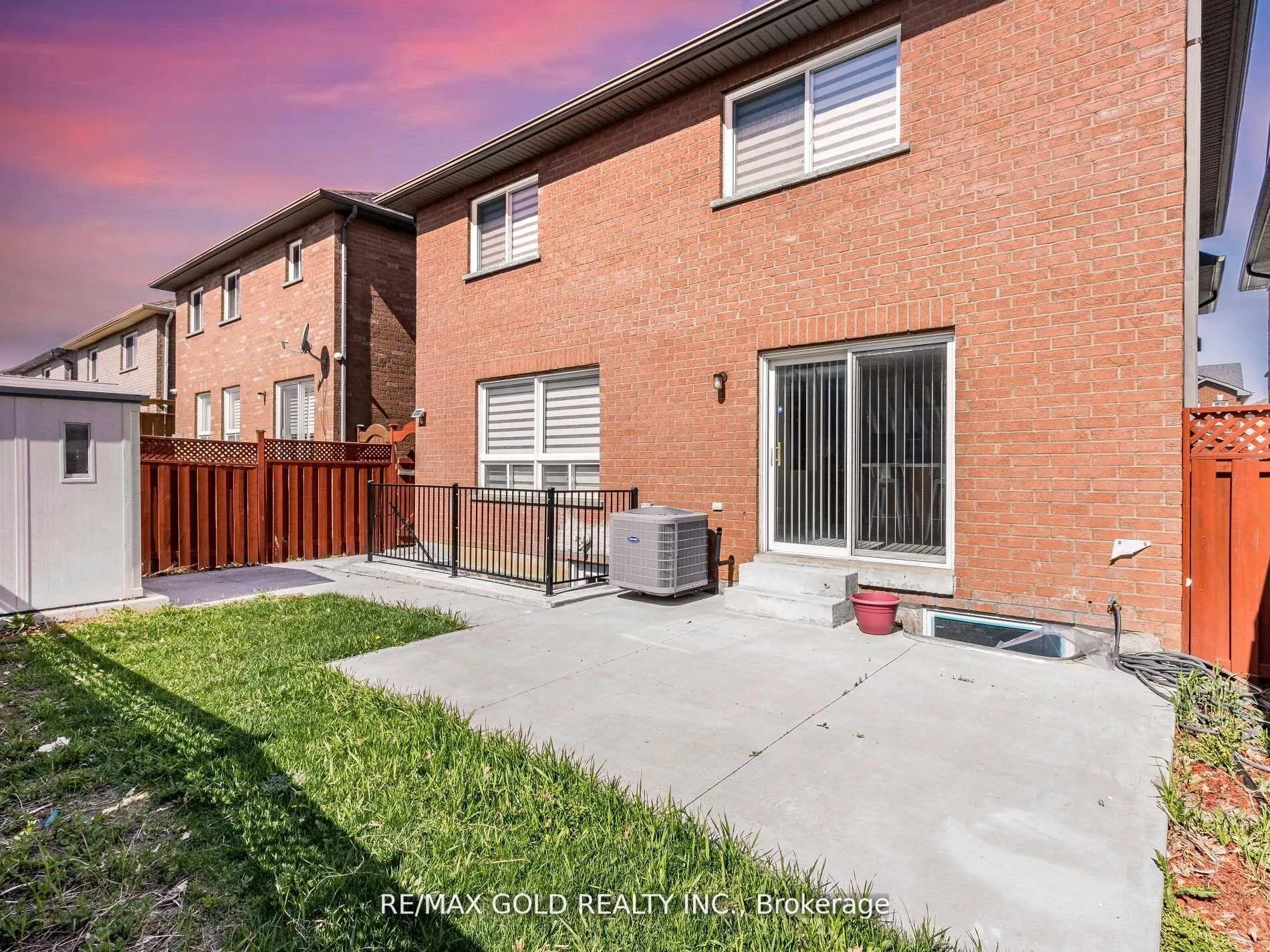 Photo 42 of 10 Chestermere Crescent, Brampton, Fletcher's Meadow — HOMEH