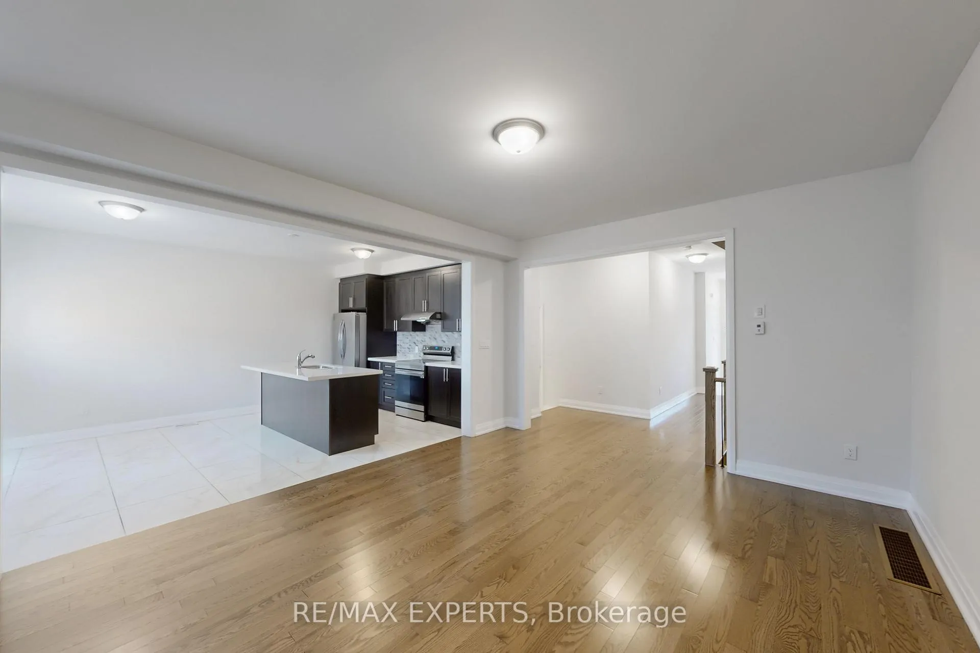 Photo 5 of 3 Trellanock Road, Brampton, Bram West — HOMEH