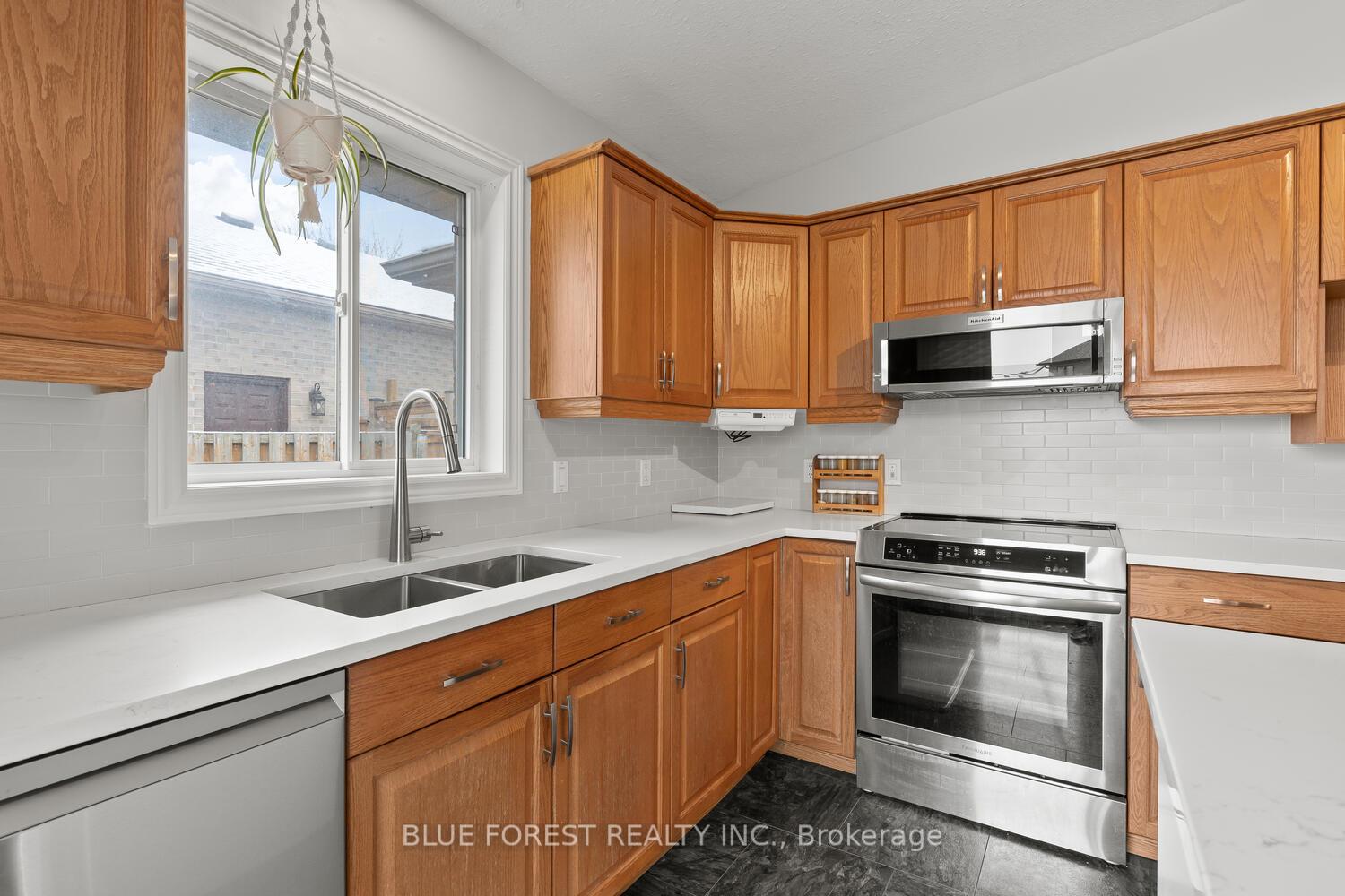 Photo 19 of 214 Jonathan Way, Central Elgin, Belmont — HOMEH