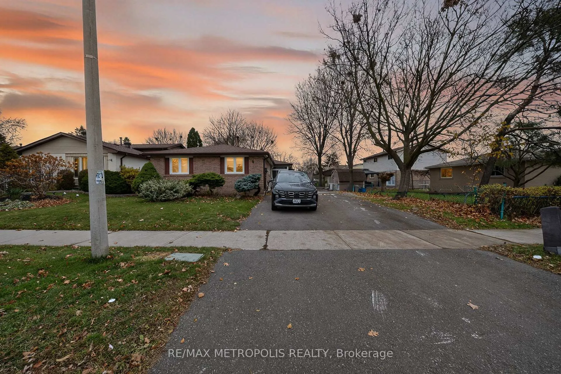 Front of Unit Upper, 6 Madoc Drive