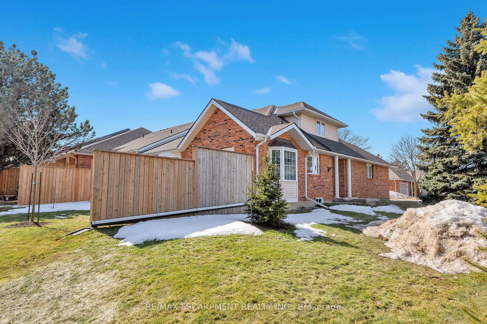 Photo 5 of Unit 32, 810 Golf Links Road, Hamilton, Ancaster — HOMEH