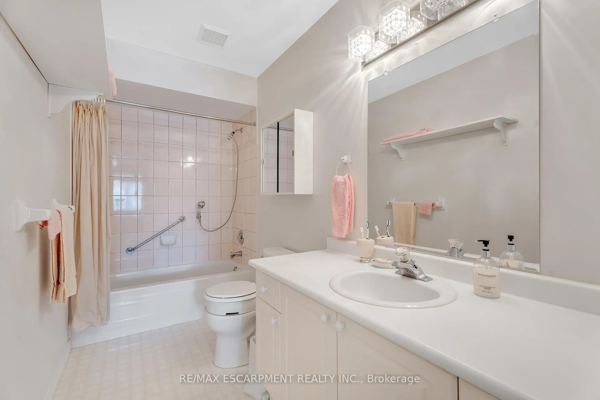 Photo 26 of Unit 32, 810 Golf Links Road, Hamilton, Ancaster — HOMEH