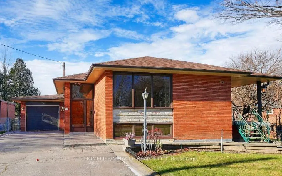 Front of 78 Wincott Drive W