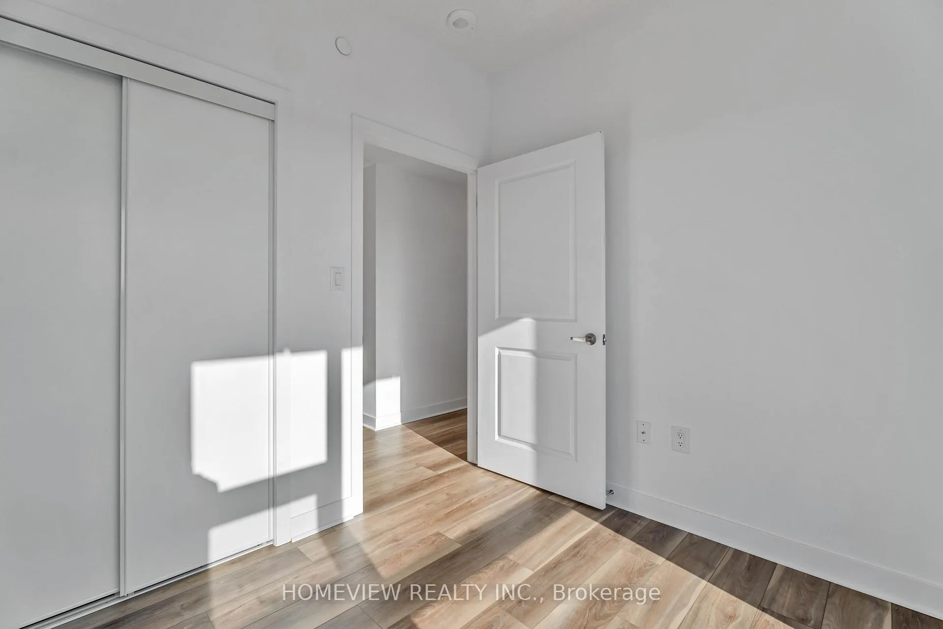 Photo 11 of Unit 428, 460 Dundas Street E, Hamilton, Waterdown — HOMEH