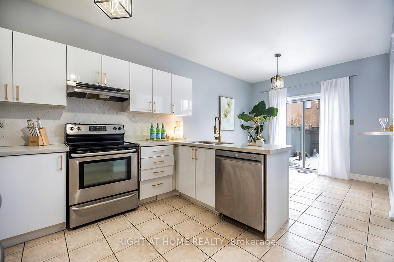 Photo 14 of 28 Salt Drive, Ajax, South East — HOMEH