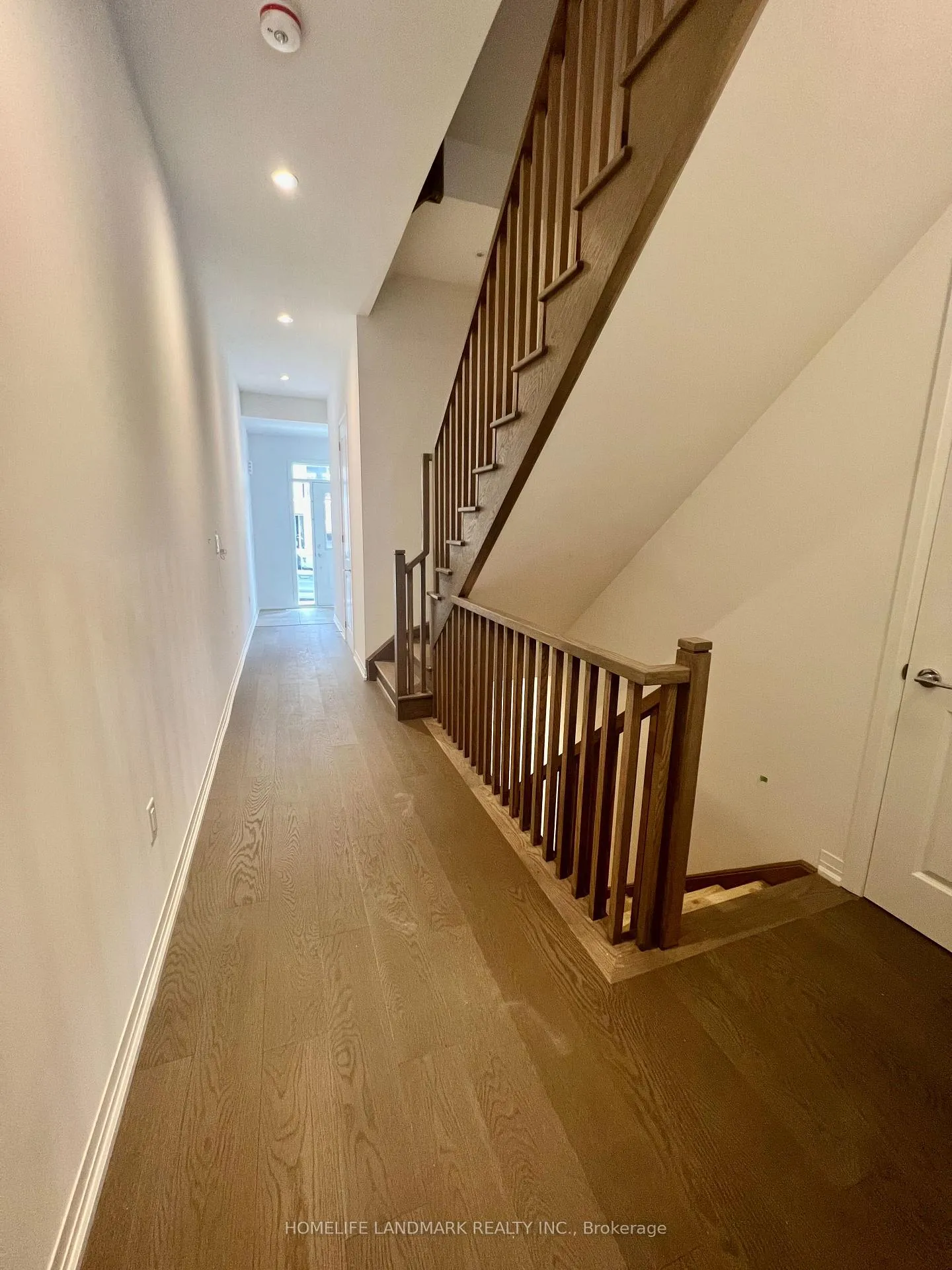 Photo 3 of 12 Yans Way, Markham, Buttonville — HOMEH