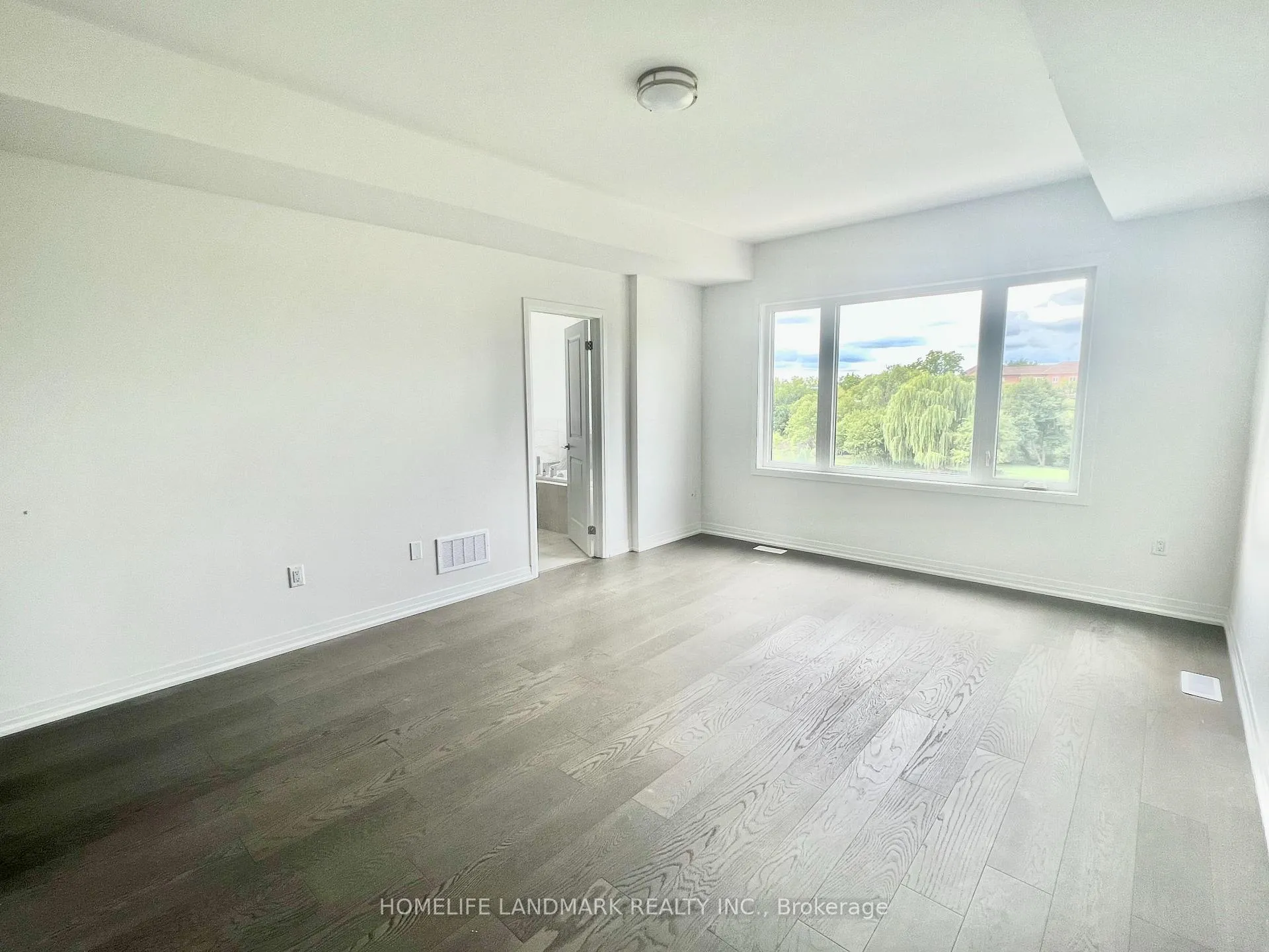 Photo 4 of 12 Yans Way, Markham, Buttonville — HOMEH