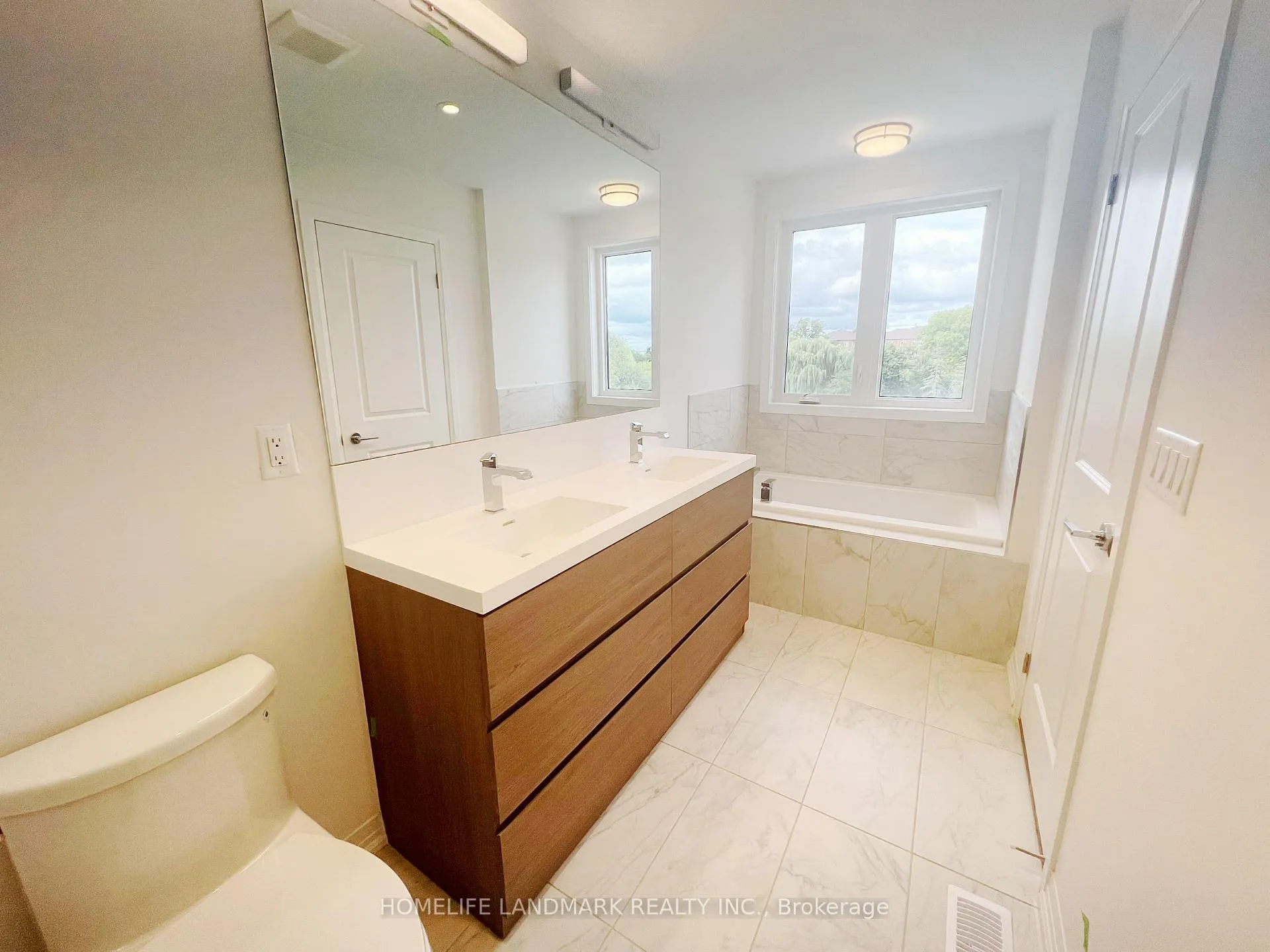 Photo 17 of 12 Yans Way, Markham, Buttonville — HOMEH