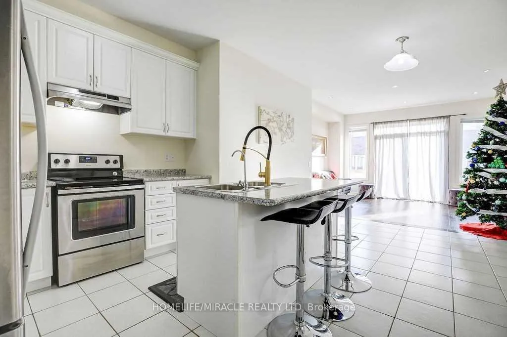 Photo 3 of 51 Ivor Crescent, Brampton, Northwest Brampton — HOMEH