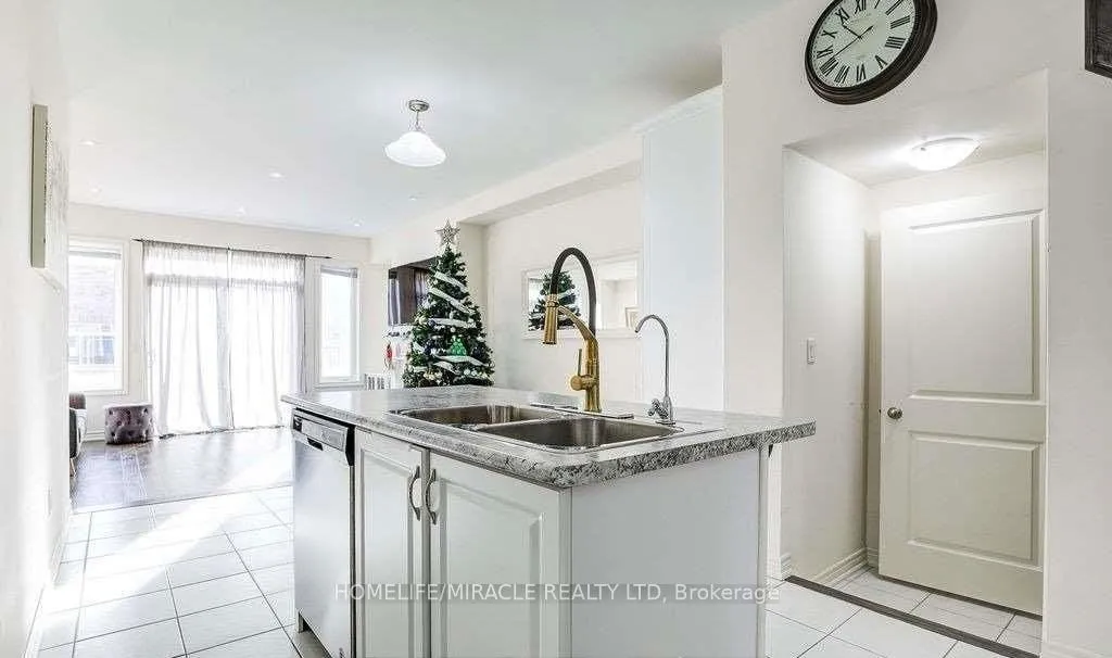 Photo 4 of 51 Ivor Crescent, Brampton, Northwest Brampton — HOMEH