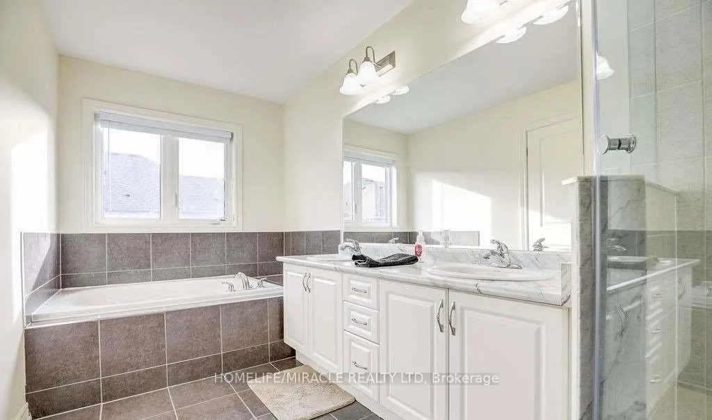 Photo 10 of 51 Ivor Crescent, Brampton, Northwest Brampton — HOMEH