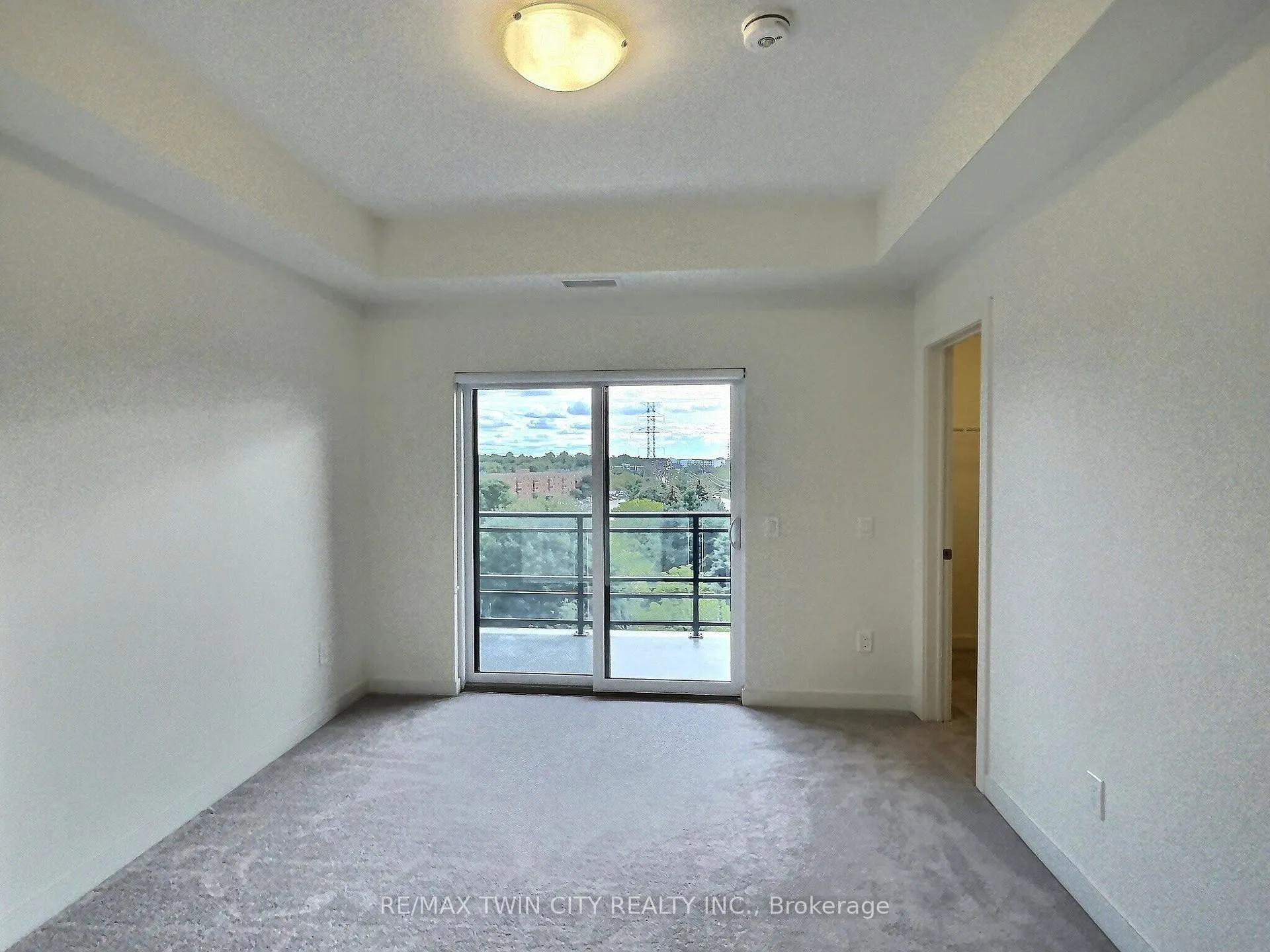 Photo 8 of Unit 511, 243 Northfield Drive E, Waterloo, Colonial Acres — HOMEH