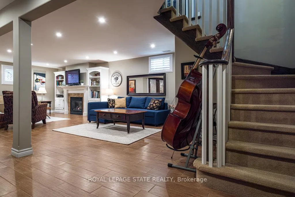 Photo 30 of 36 McGrath Court, Hamilton, Dundas — HOMEH
