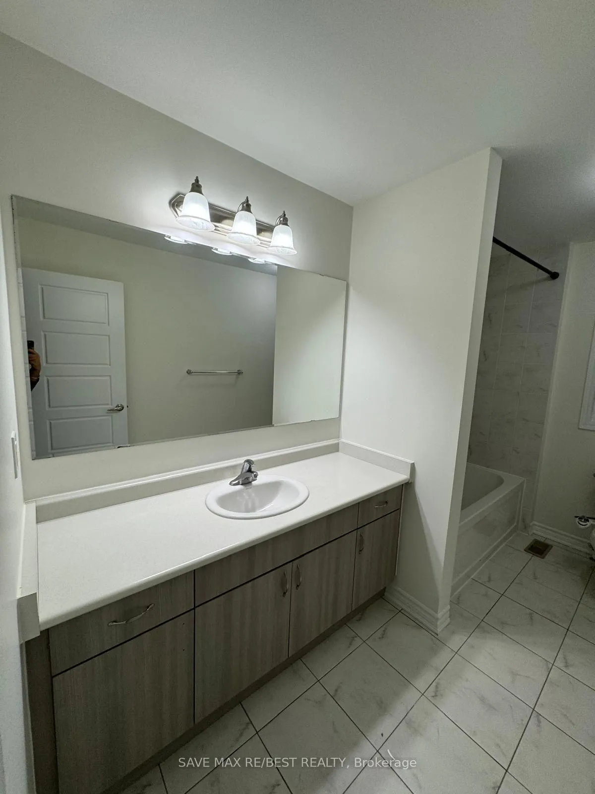 Photo 20 of Unit Main, 237 Shady Glen Crescent, Kitchener, Rosenburg — HOMEH
