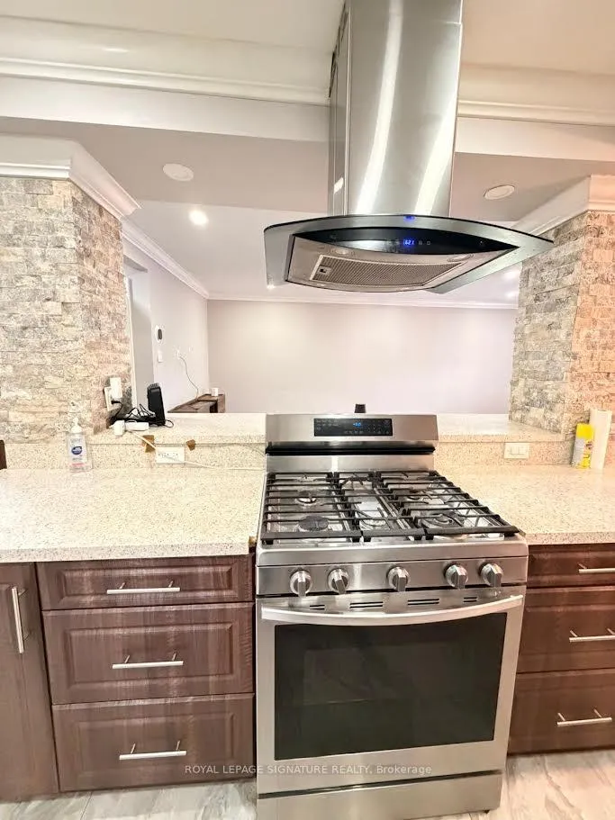 Photo 20 of 10 Salisbury Circle, Brampton, Brampton North — HOMEH