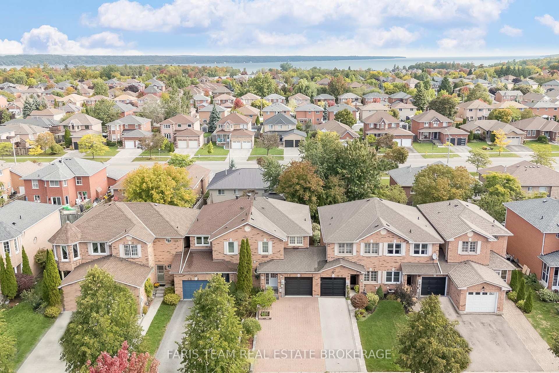 Photo 2 of 80 Bruce Crescent, Barrie, Bayshore — HOMEH