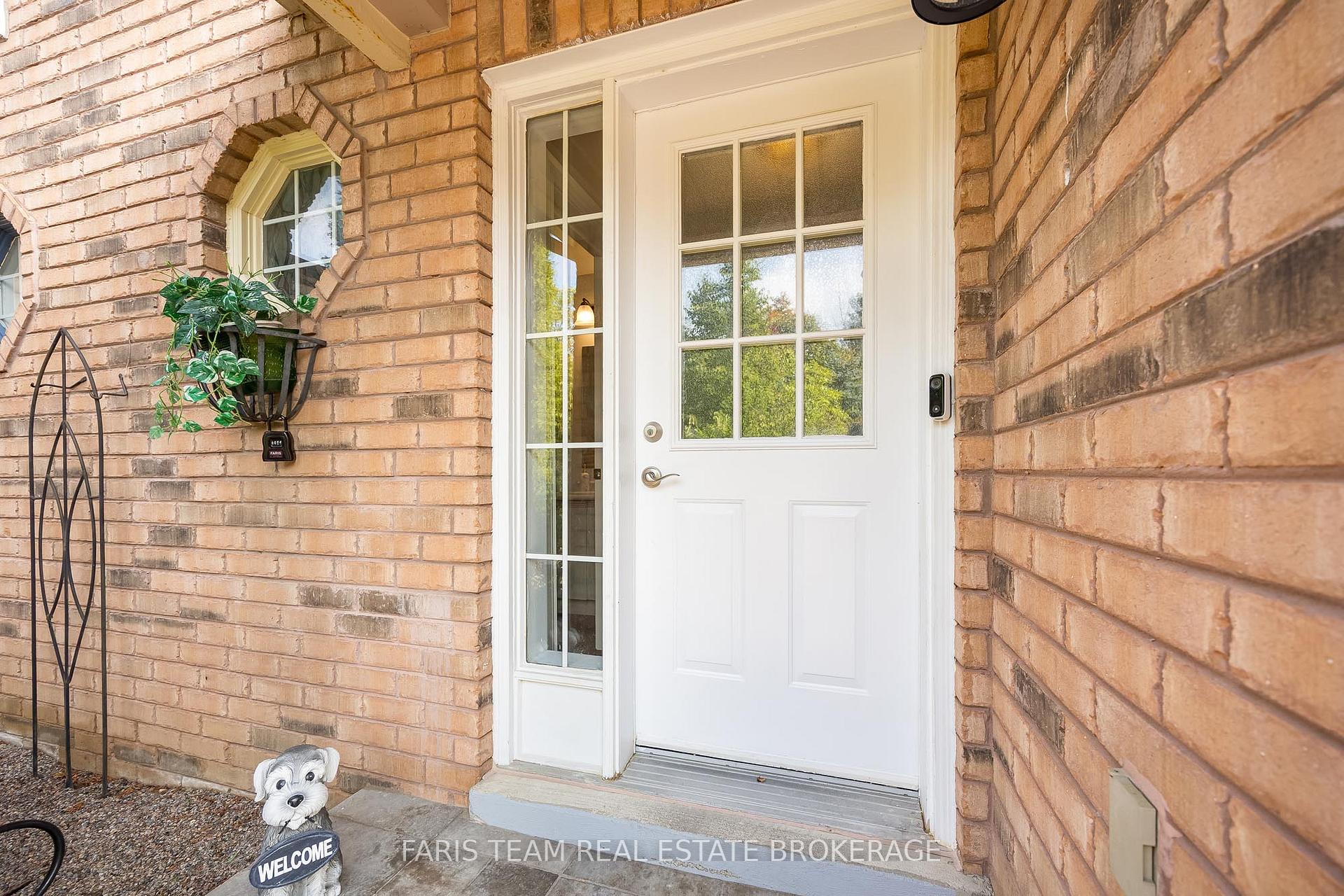 Photo 5 of 80 Bruce Crescent, Barrie, Bayshore — HOMEH