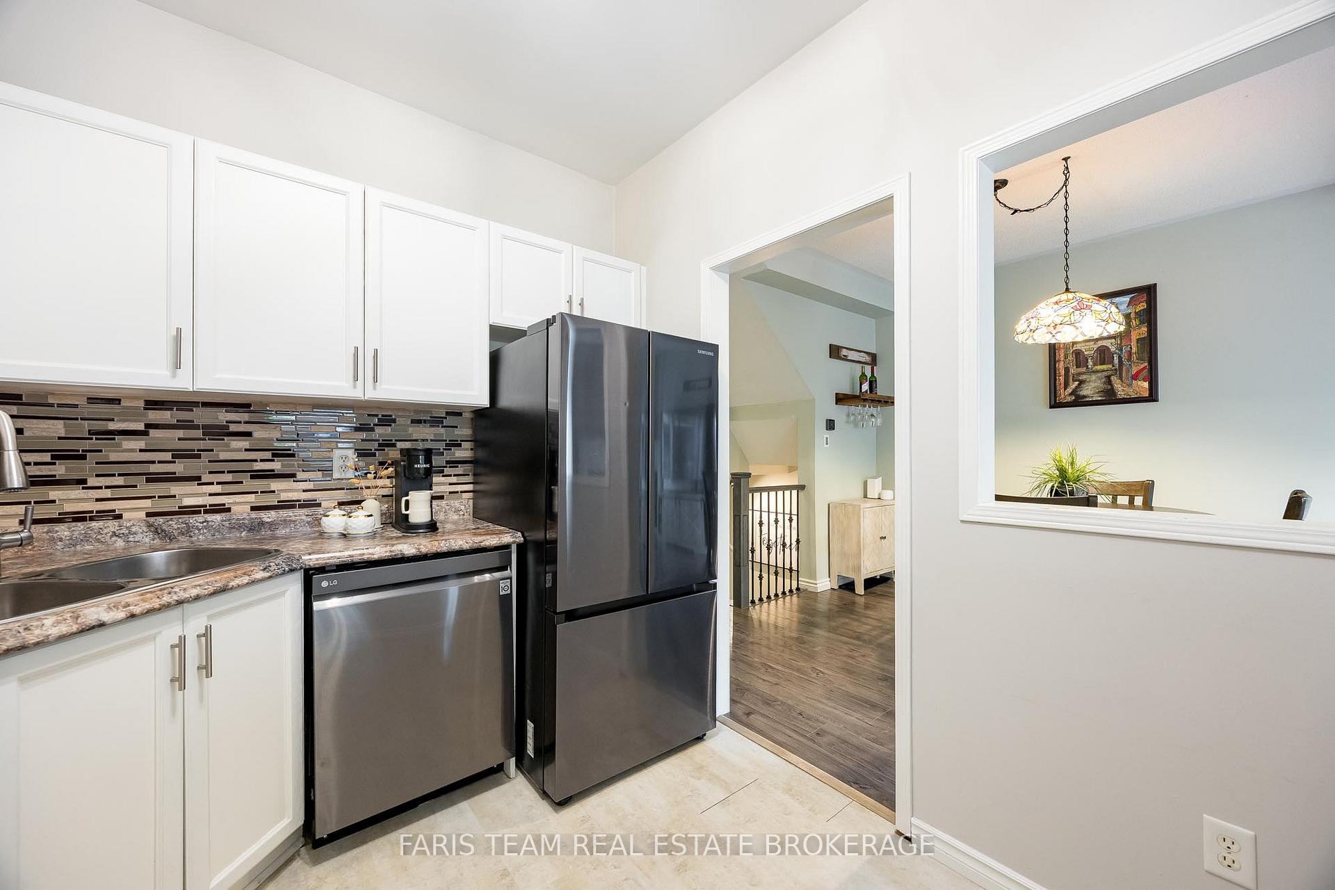 Photo 9 of 80 Bruce Crescent, Barrie, Bayshore — HOMEH