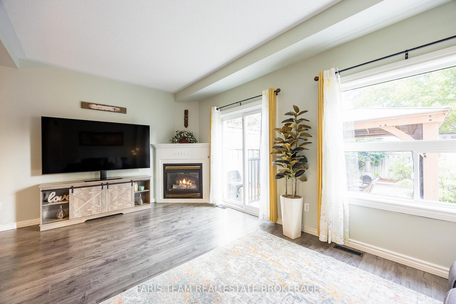 Photo 13 of 80 Bruce Crescent, Barrie, Bayshore — HOMEH