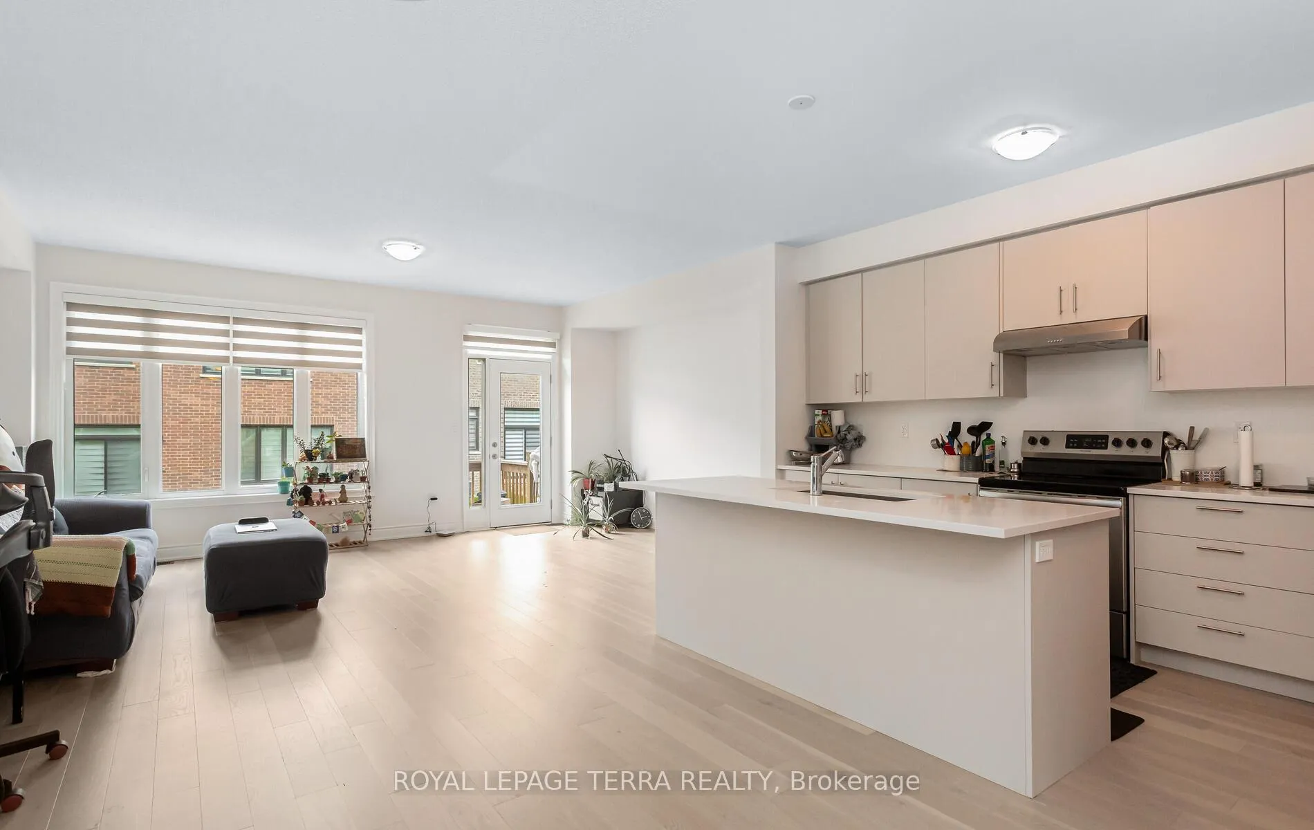 Photo 4 of 81 Bermondsey Way, Brampton, Bram West — HOMEH