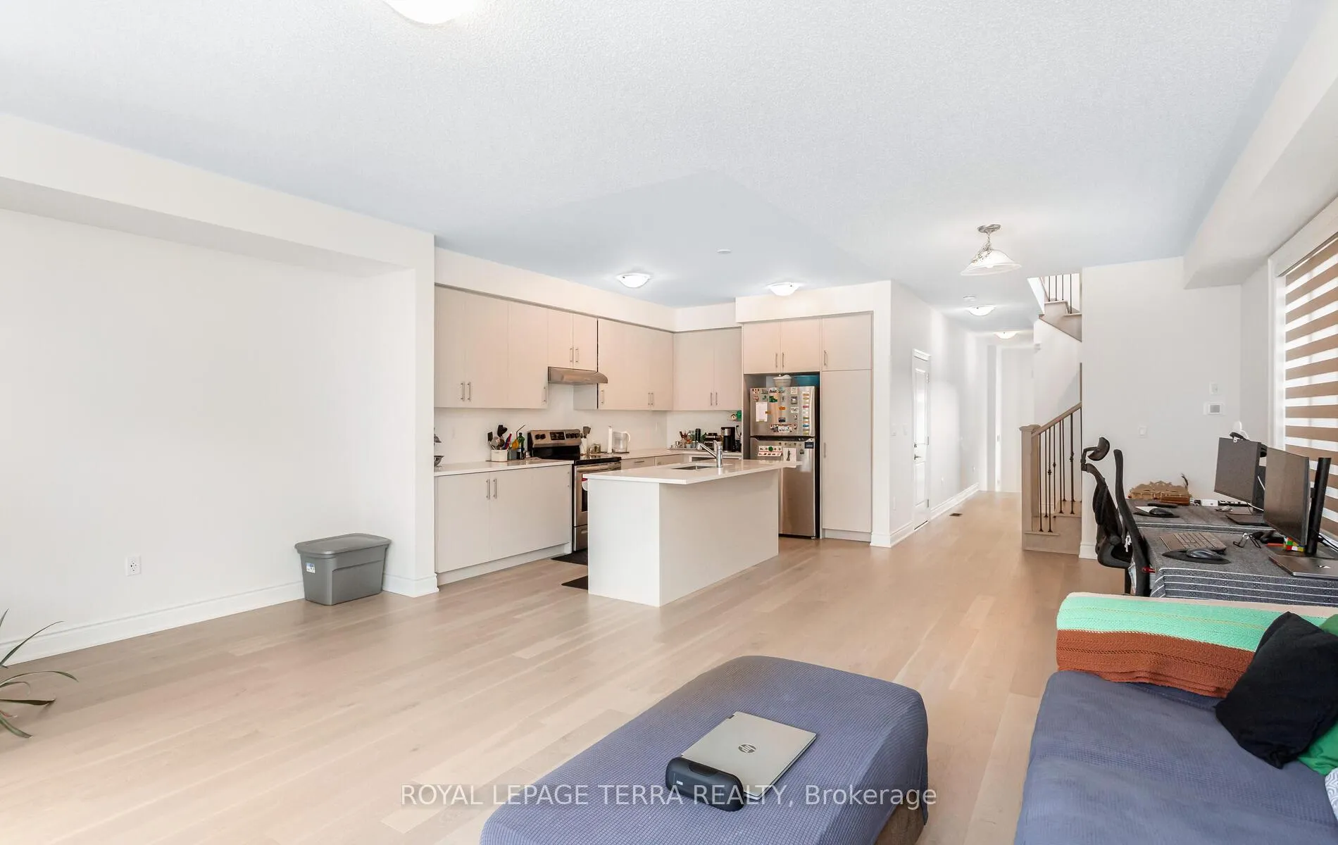Photo 7 of 81 Bermondsey Way, Brampton, Bram West — HOMEH