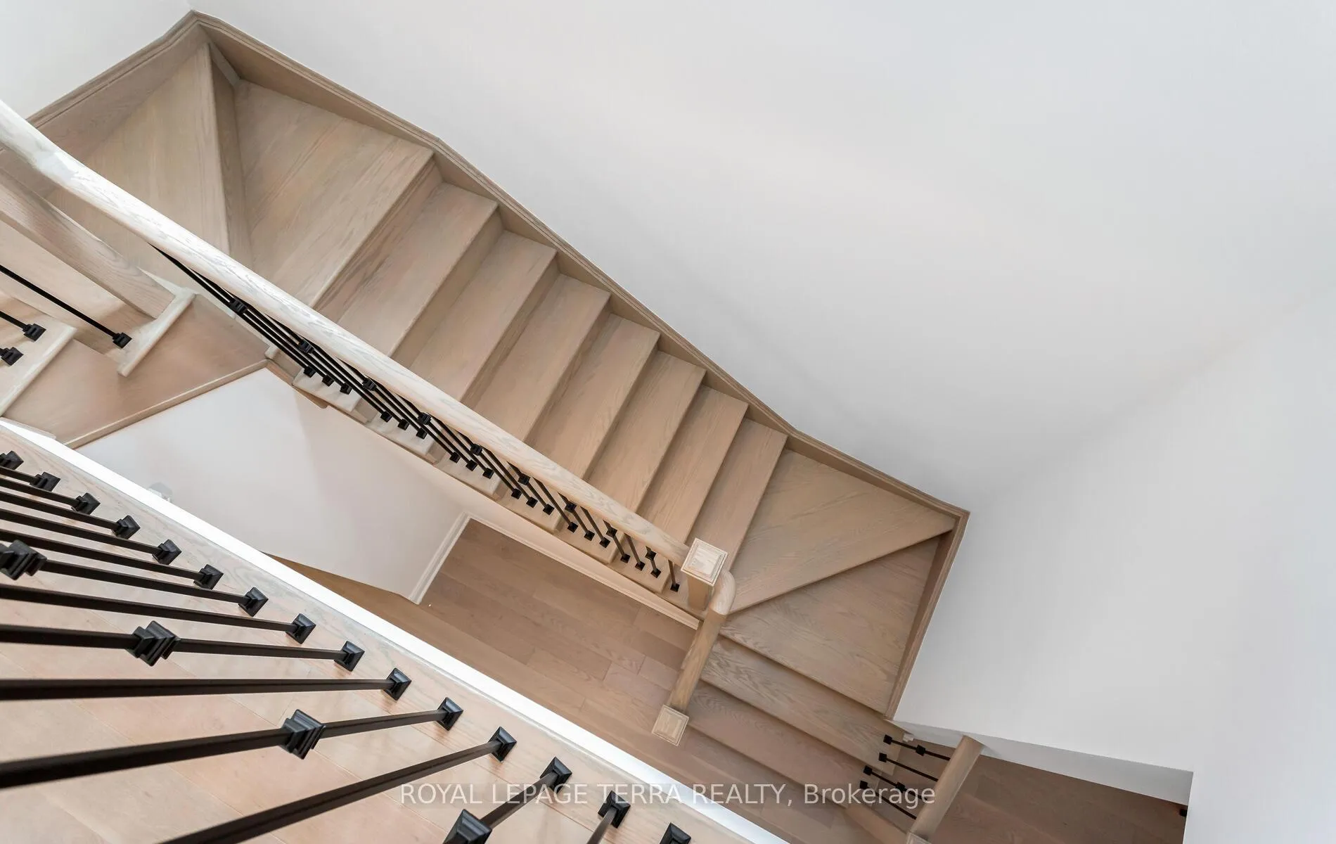 Photo 10 of 81 Bermondsey Way, Brampton, Bram West — HOMEH