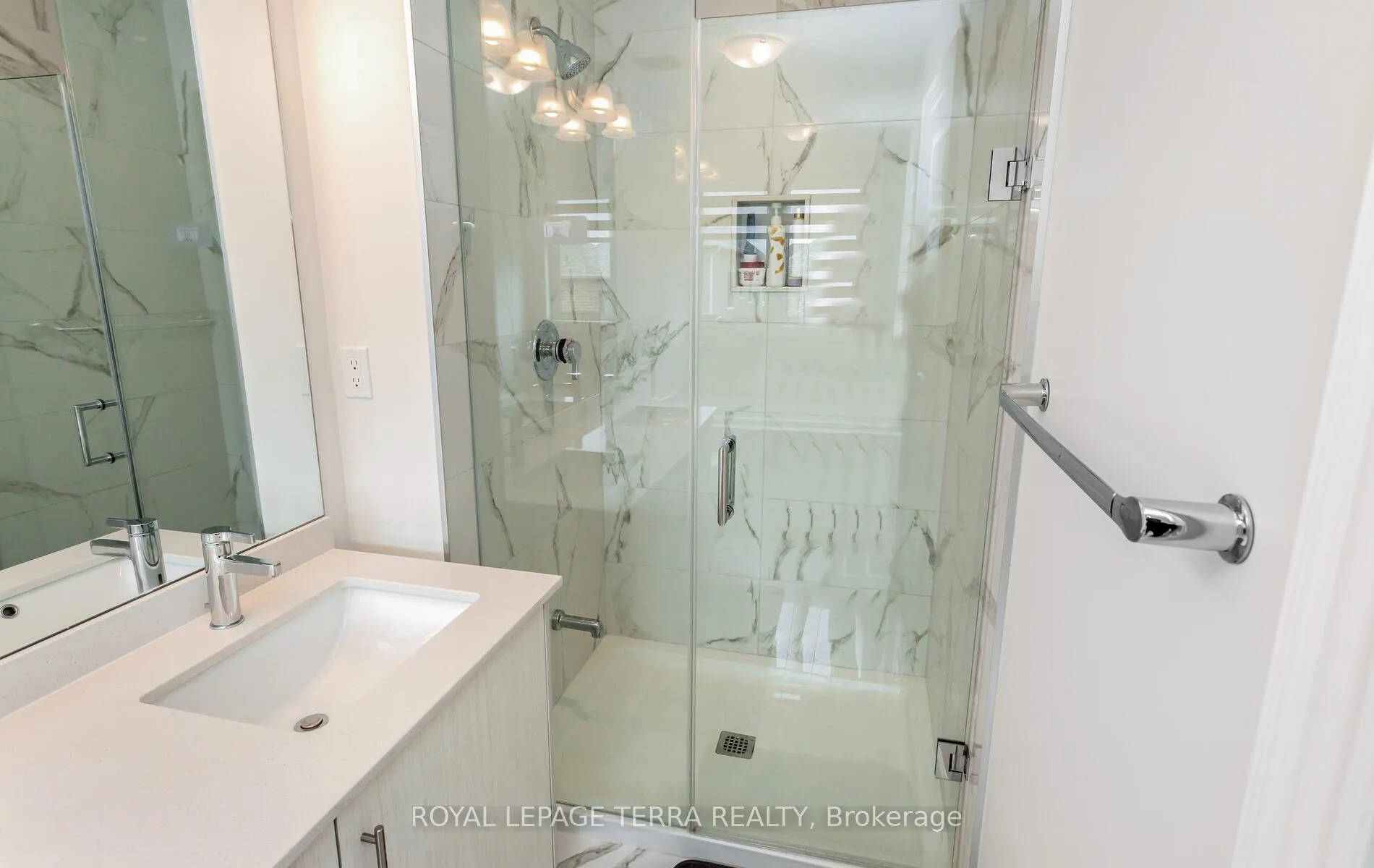 Photo 15 of 81 Bermondsey Way, Brampton, Bram West — HOMEH