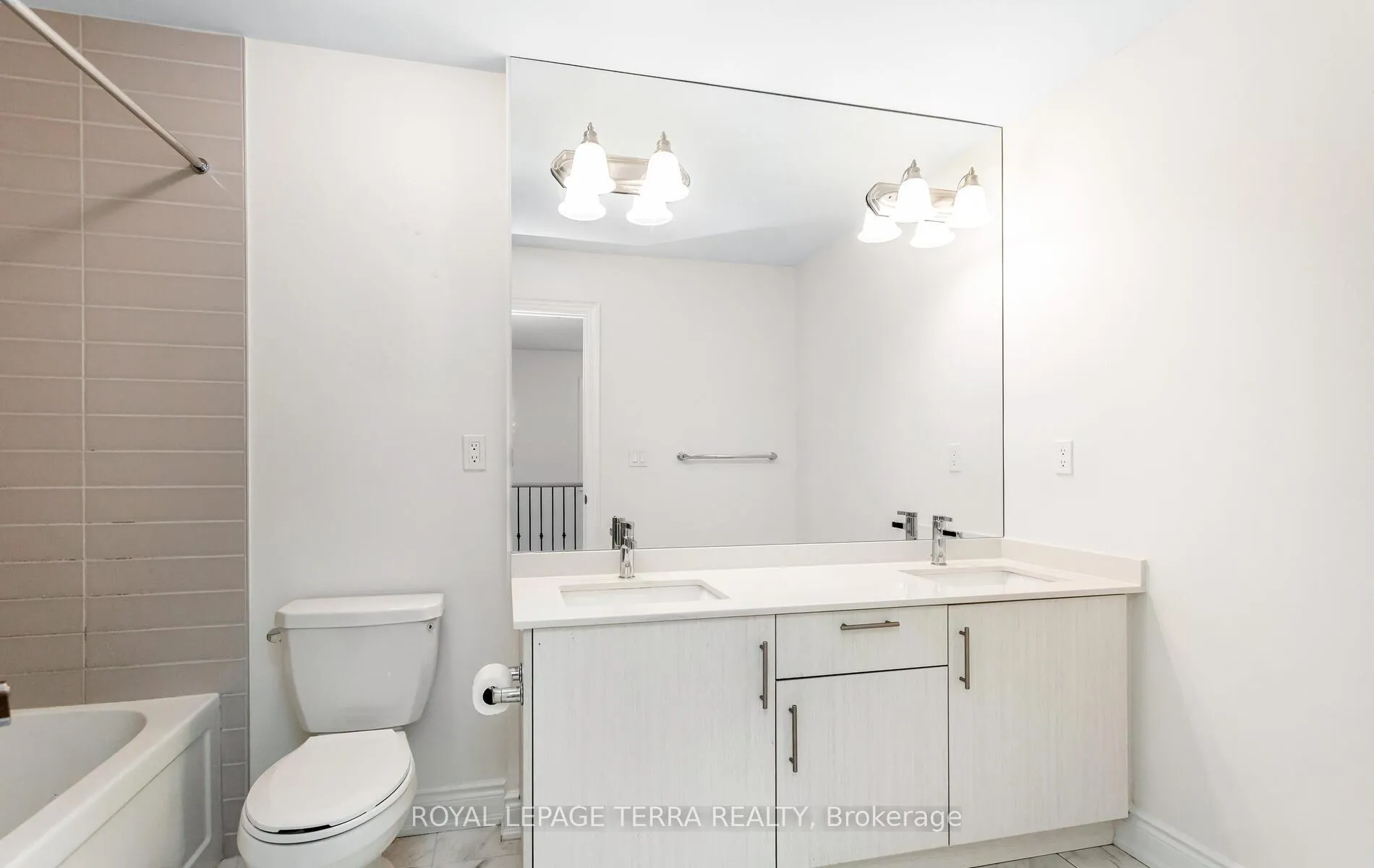 Photo 19 of 81 Bermondsey Way, Brampton, Bram West — HOMEH