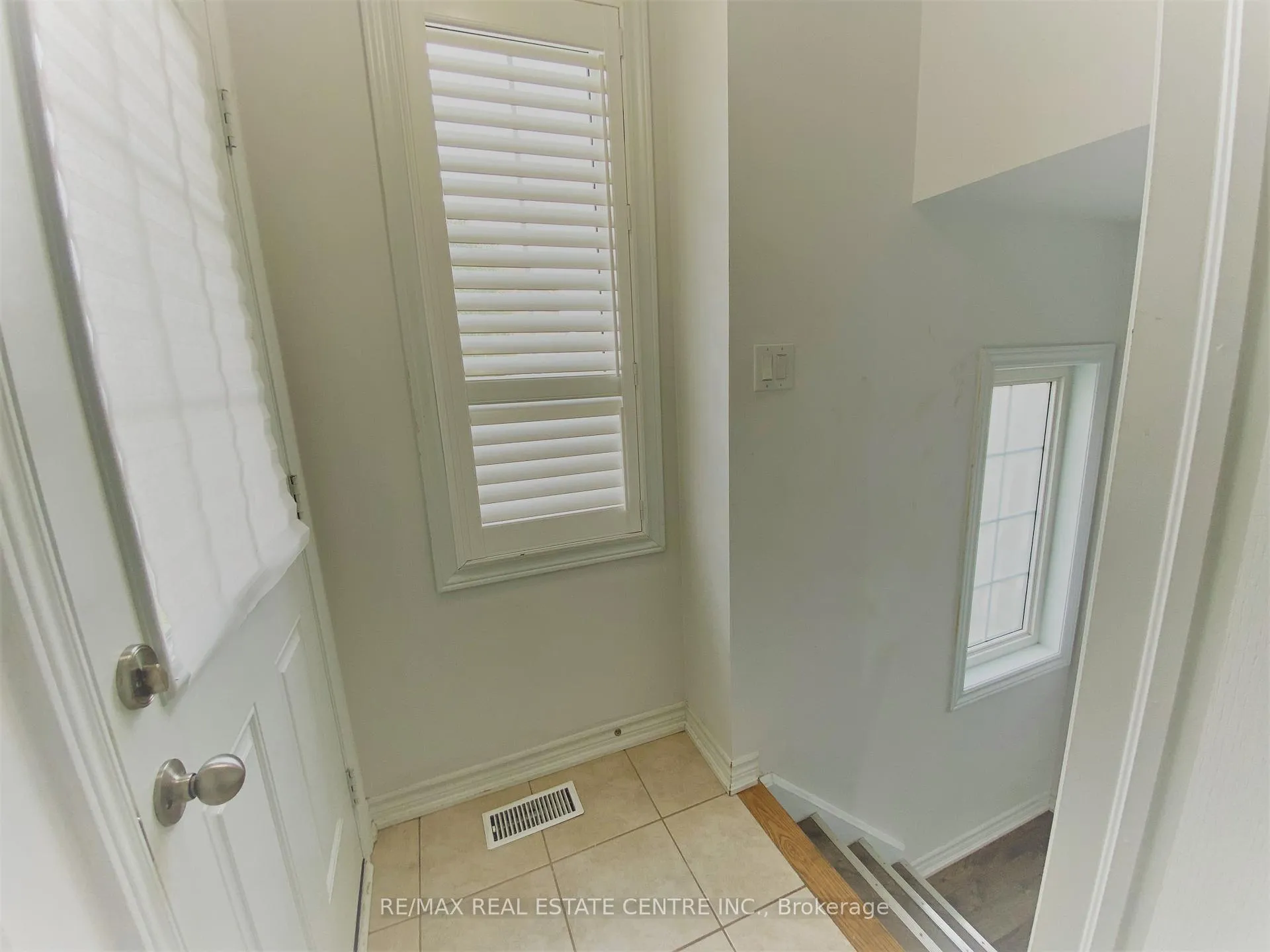 Photo 2 of Unit Lower, 44 Long Branch Trail, Brampton, Bram East — HOMEH