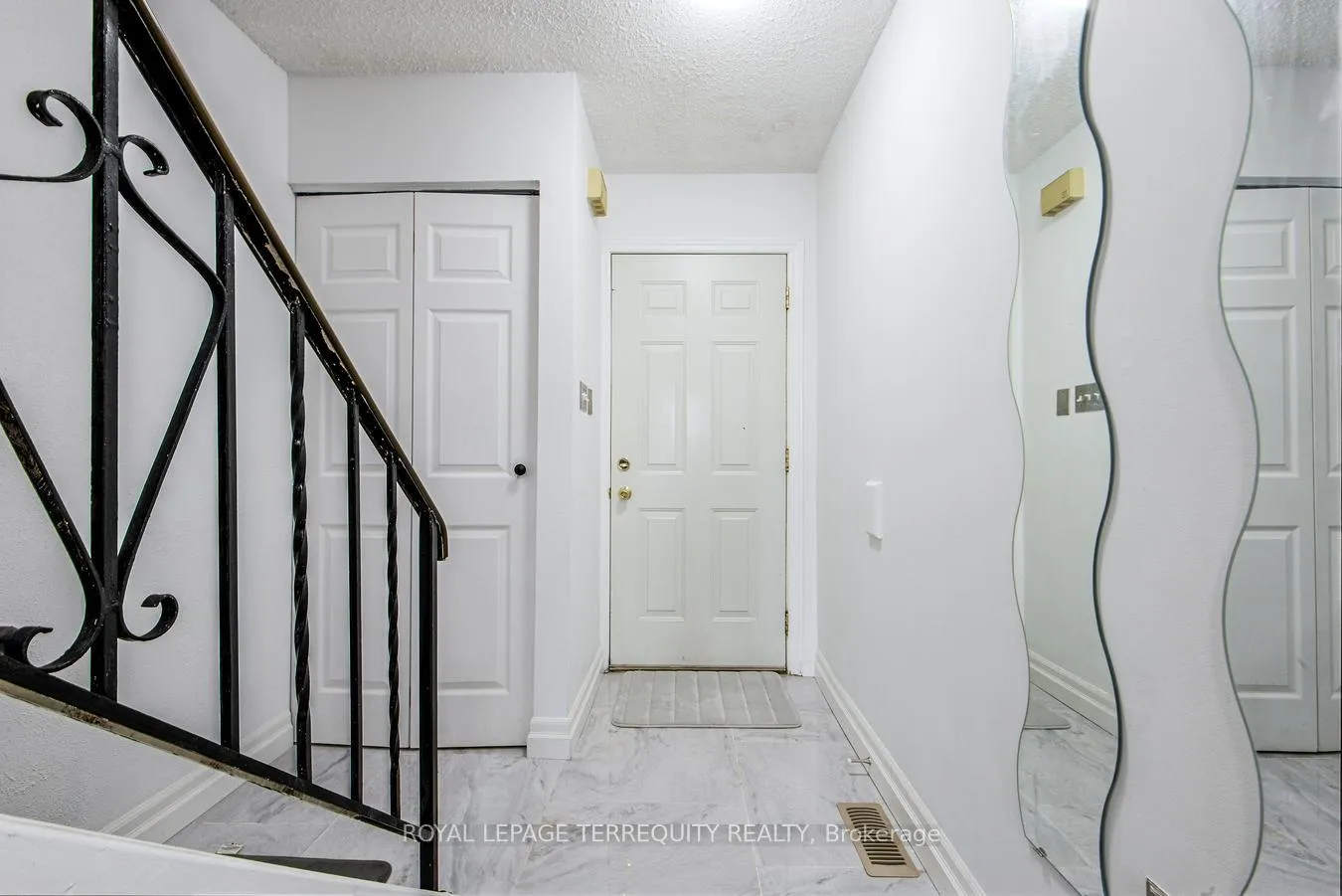 Photo 4 of Unit 51, 33 Rochelle Avenue, Hamilton, Quinndale — HOMEH