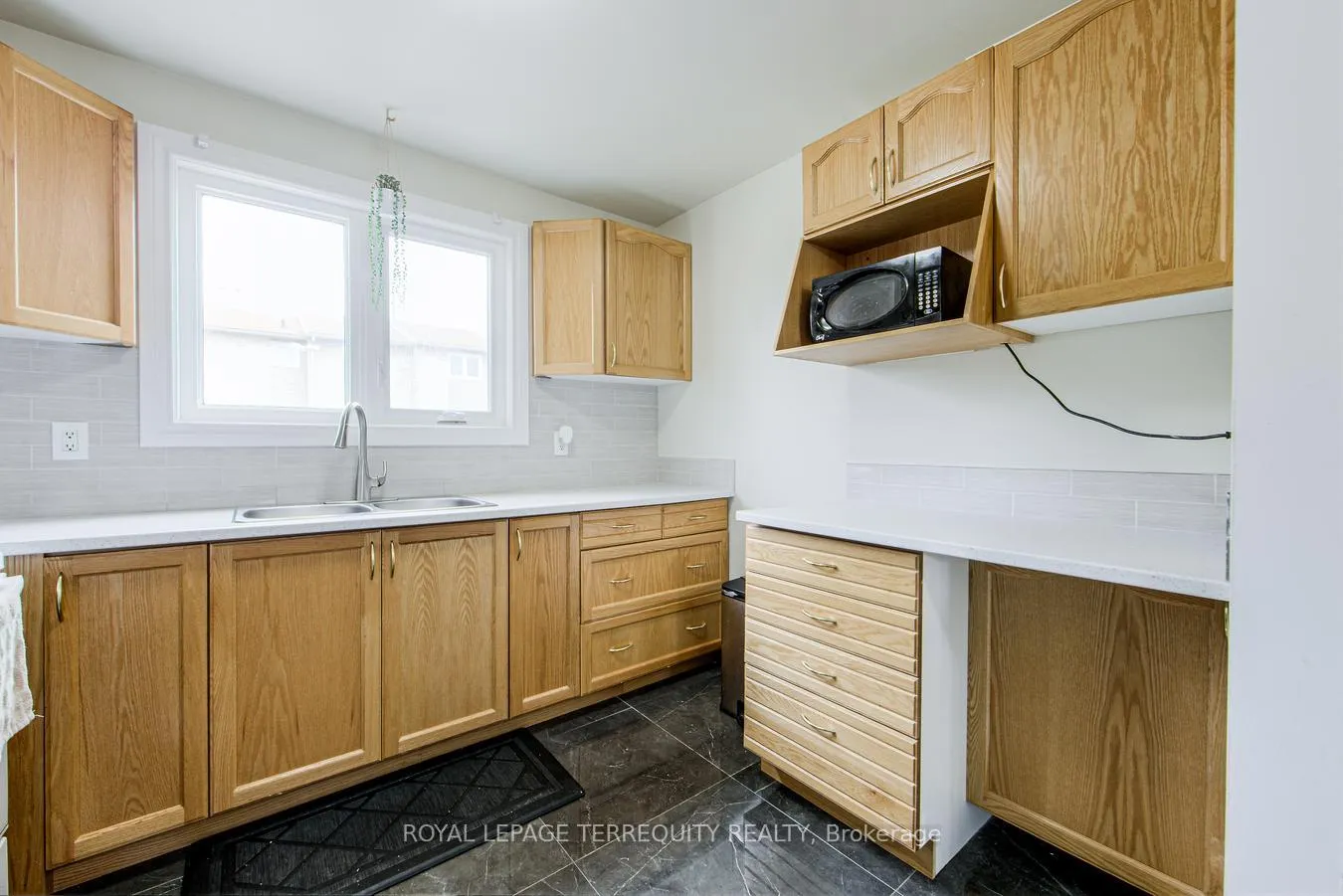 Photo 6 of Unit 51, 33 Rochelle Avenue, Hamilton, Quinndale — HOMEH