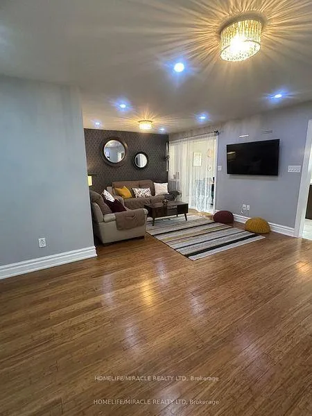 Photo 12 of 11 beachville Circle, Brampton, Credit Valley — HOMEH