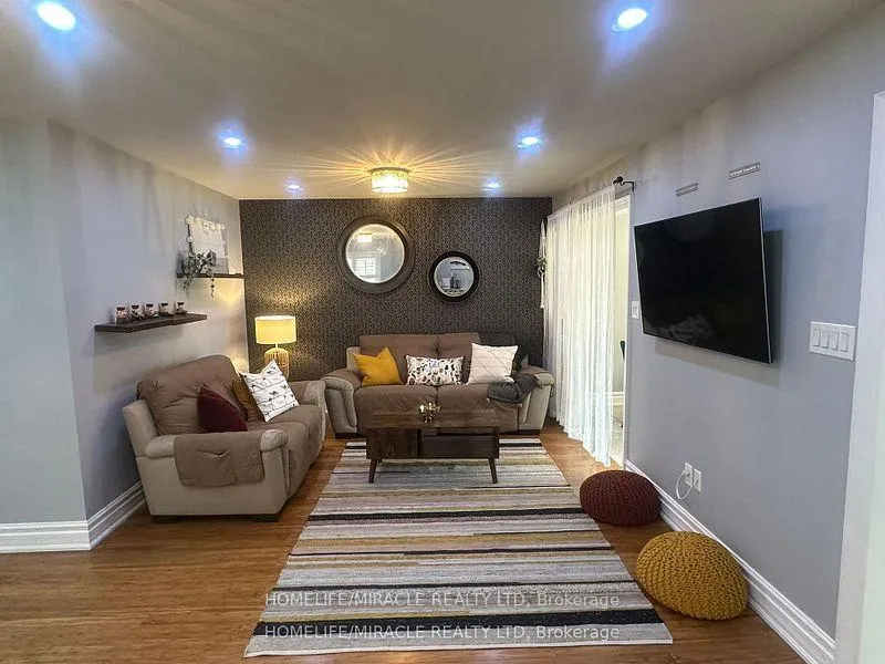 Photo 13 of 11 beachville Circle, Brampton, Credit Valley — HOMEH