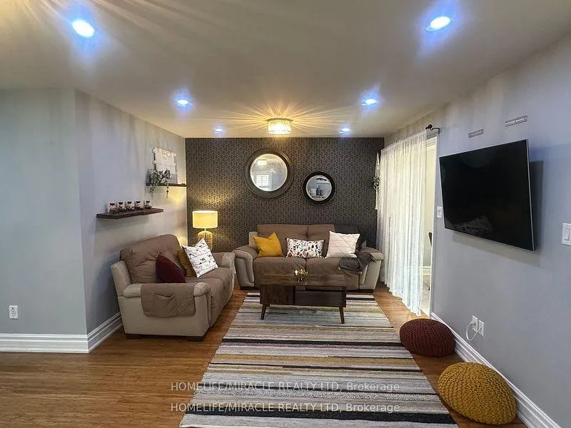Photo 14 of 11 beachville Circle, Brampton, Credit Valley — HOMEH