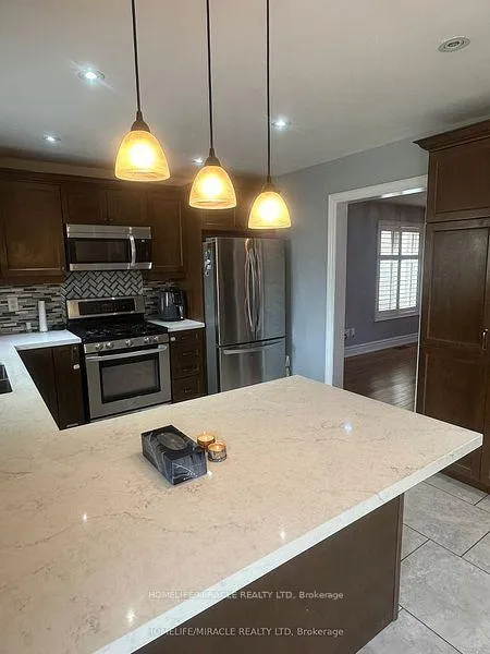 Photo 15 of 11 beachville Circle, Brampton, Credit Valley — HOMEH