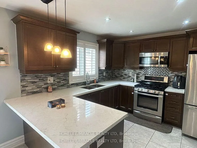 Photo 17 of 11 beachville Circle, Brampton, Credit Valley — HOMEH
