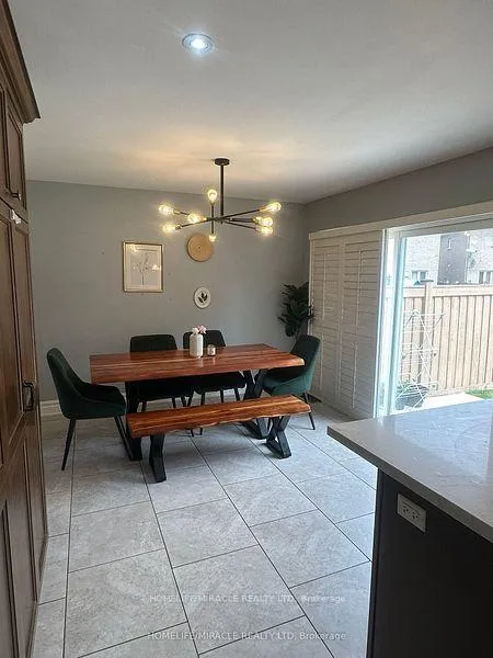 Photo 18 of 11 beachville Circle, Brampton, Credit Valley — HOMEH