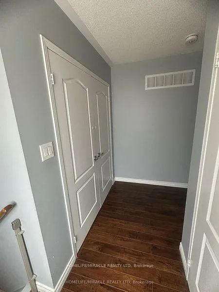 Photo 21 of 11 beachville Circle, Brampton, Credit Valley — HOMEH