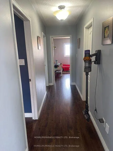 Photo 24 of 11 beachville Circle, Brampton, Credit Valley — HOMEH