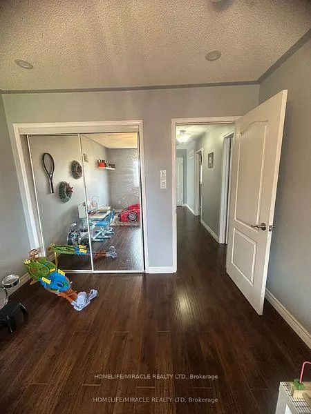 Photo 32 of 11 beachville Circle, Brampton, Credit Valley — HOMEH