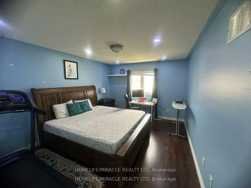 Photo 35 of 11 beachville Circle, Brampton, Credit Valley — HOMEH