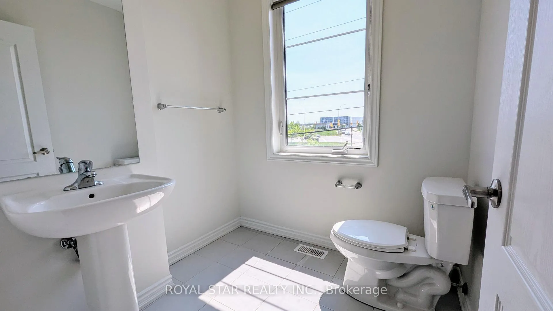 Photo 3 of 22 Vestry Way, Brampton, Bram East — HOMEH