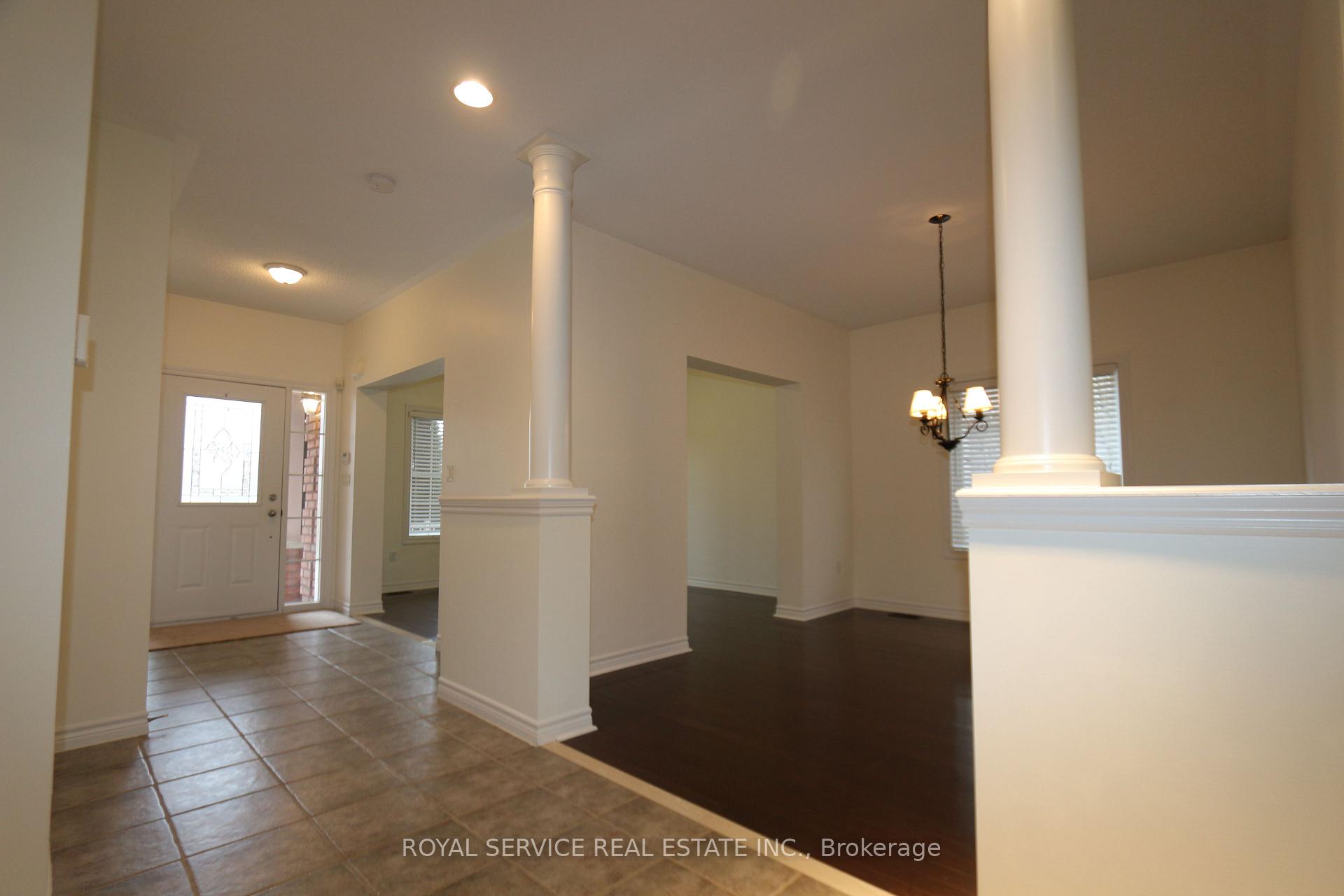 Photo 5 of 10 Don Morris Court, Clarington, Bowmanville — HOMEH