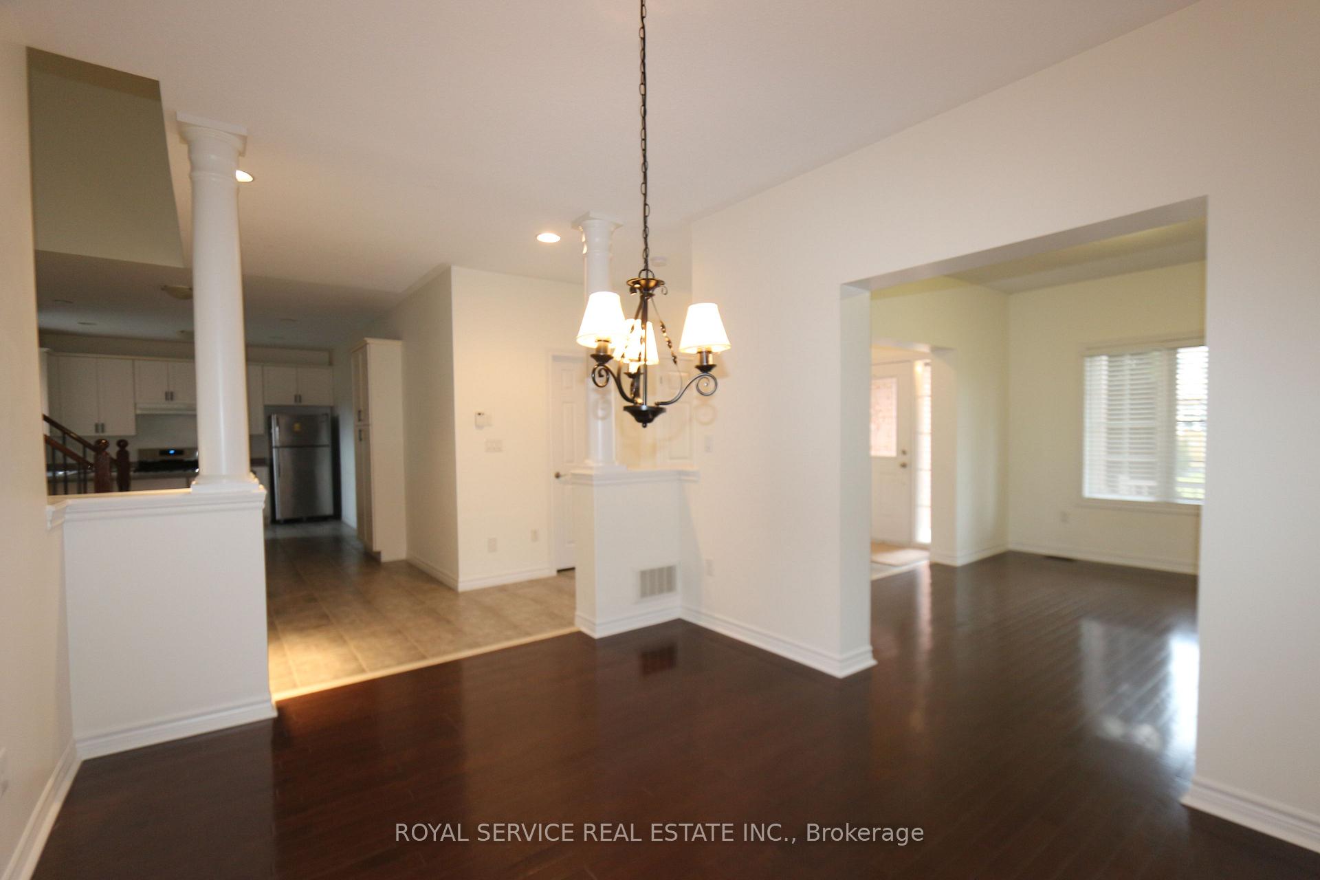 Photo 7 of 10 Don Morris Court, Clarington, Bowmanville — HOMEH