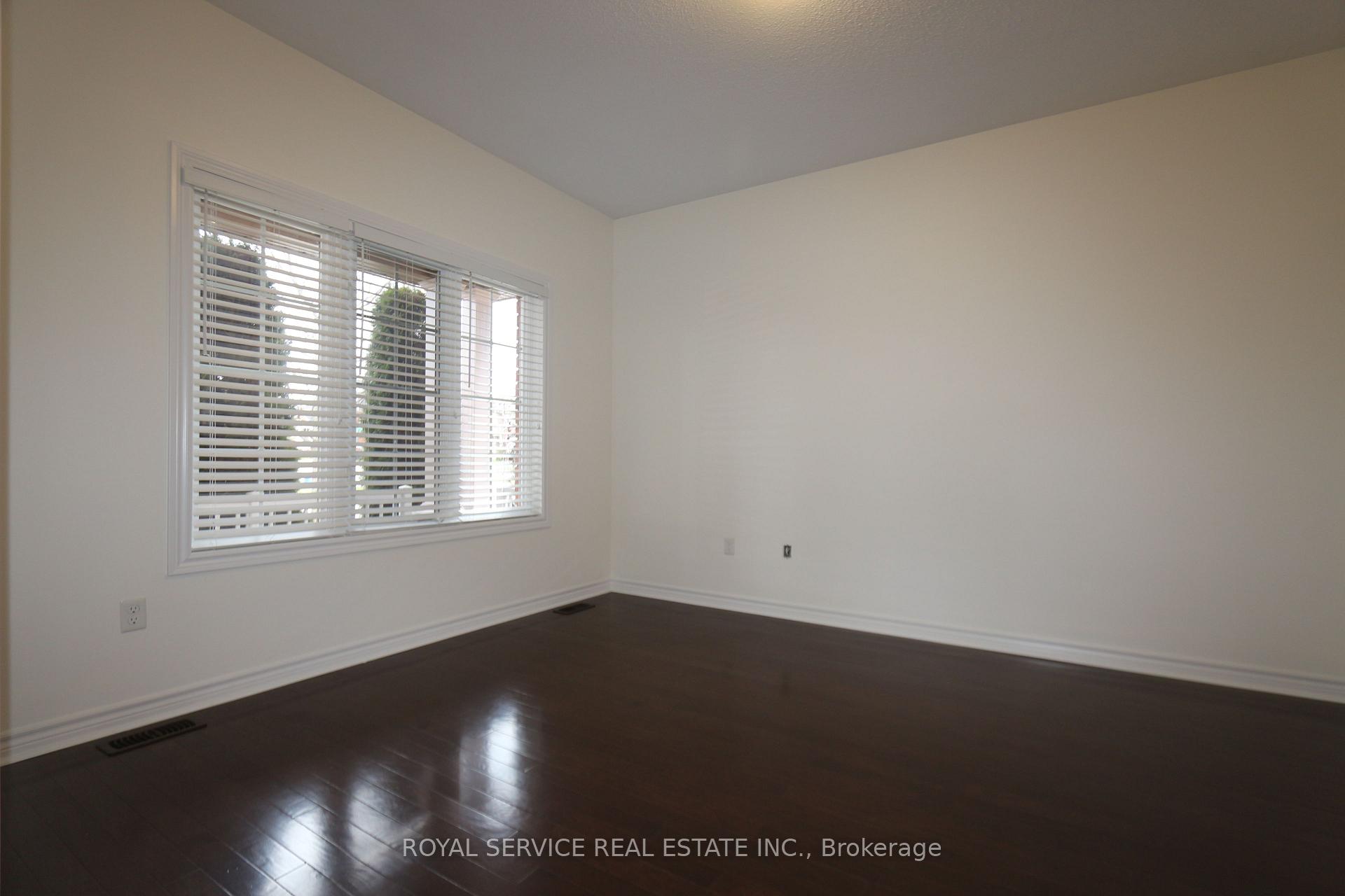 Photo 10 of 10 Don Morris Court, Clarington, Bowmanville — HOMEH